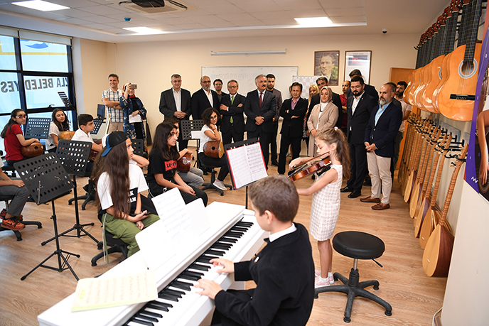 Tuzla Belediyesi Bilgi Evleri gelecek için büyümeye devam ediyor