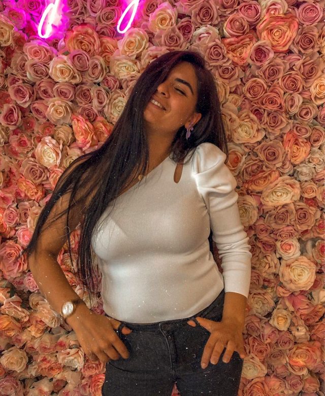 Mini elbiseli poz paylaşan Hanife Gürdal'ın photoshop foyası ortaya çıktı