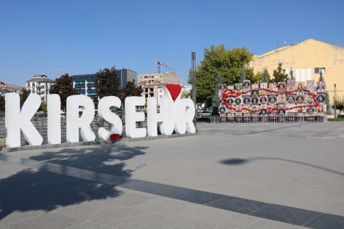 “Milli Mücadelede yer alan kadınlarımızın hayat hikayelerinin sergilenmesi ile kadına şiddete karşı durduk”