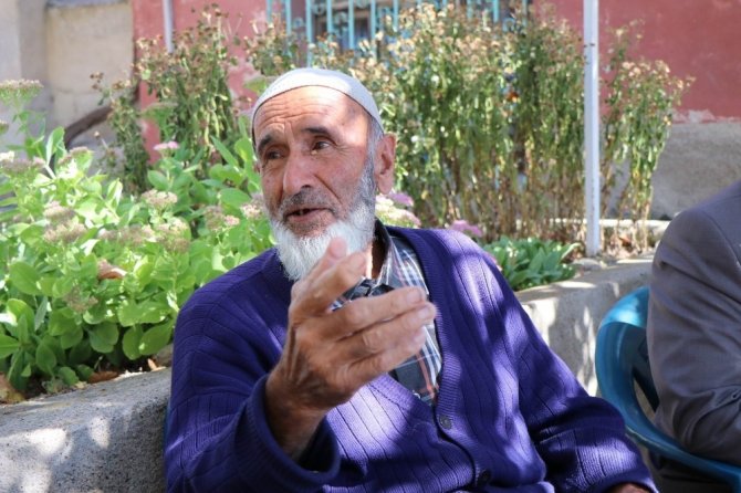 53 yıldır engelli oğluna bakan Emin amca, engelli maaşı almamış