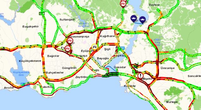 İstanbul'da yağmur trafiği felç etti! İşte son dakika yol durumu...