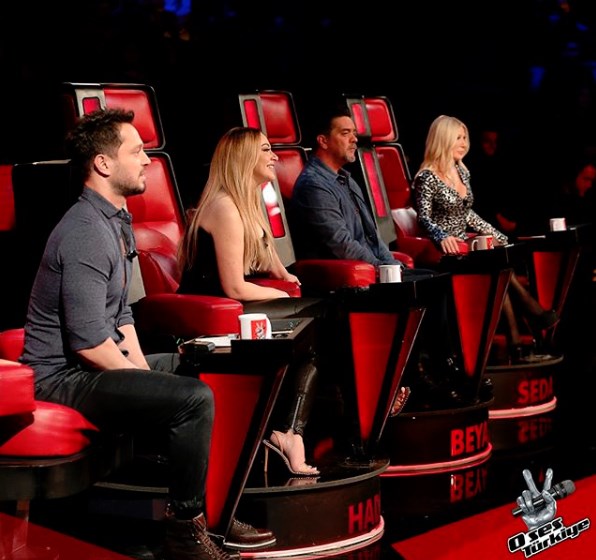 O Ses Türkiye'de yarışmacı Hadise'ye sağ gösterip sol vurdu