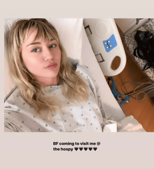 Dünyaca ünlü şarkıcı Miley Cyrus hastaneye kaldırıldı