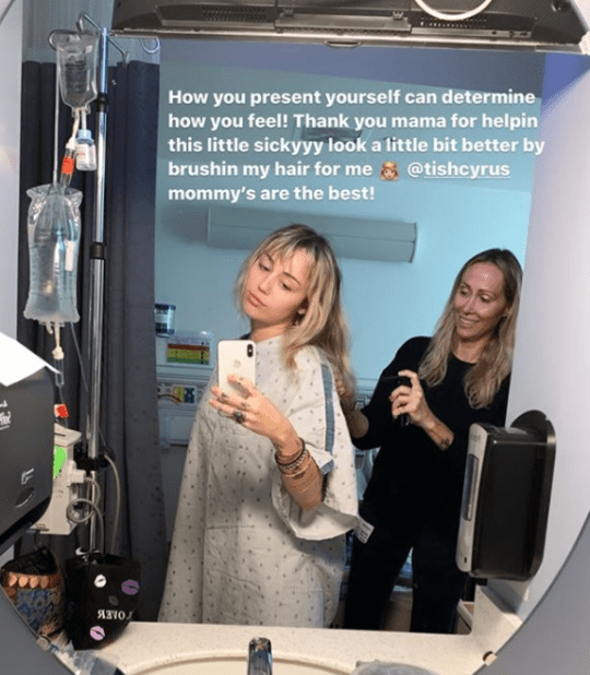 Dünyaca ünlü şarkıcı Miley Cyrus hastaneye kaldırıldı