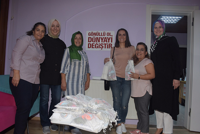 Tuzla'da Gönül Elleri Çarşısı ihtiyaç sahiplerine destek oluyor