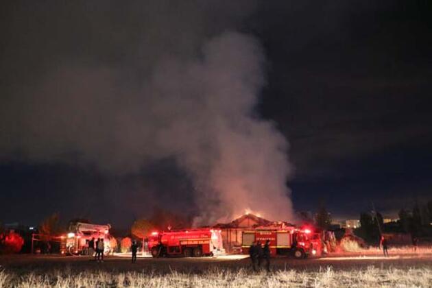 Sivas'taki at çiftliğinde korkunç bir yangın çıktı
