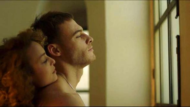 Oyuncu Kerem Bürsin'den olay yaratacak öpüşme itirafı