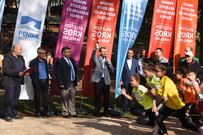 Pendik'te Atletizm Kros Yarışları izleyicilere heyecanlı dakikalar yaşattı