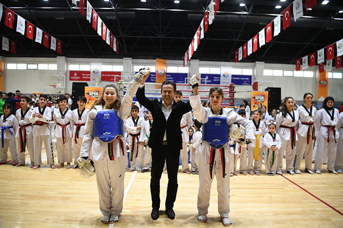 Tuzla Belediyesi sporcuları gururlandırmaya devam ediyor