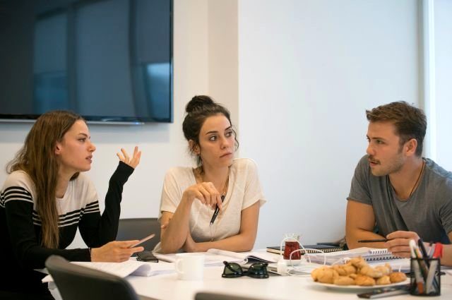 Cansu Dere yeni dizisi Ferhat ile Şirin ile ekrana geliyor