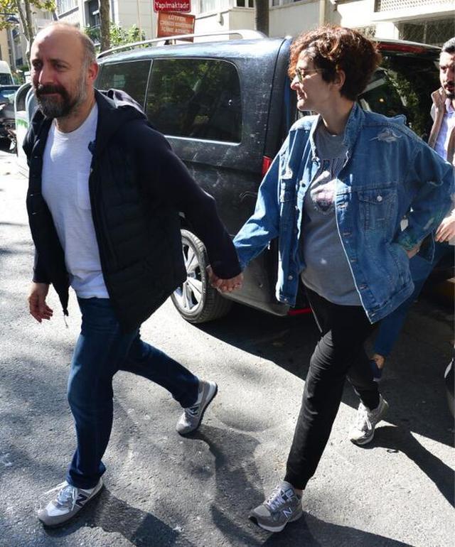 Bergüzar Korel Amerika'da temizlik yapan kardeşi ilk kez konuştu