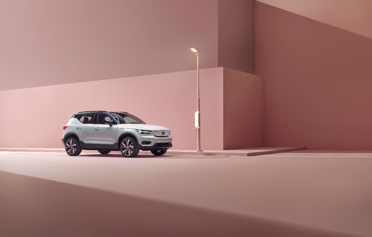 259201-volvo-xc40-recharge-p8-awd-2.jpg