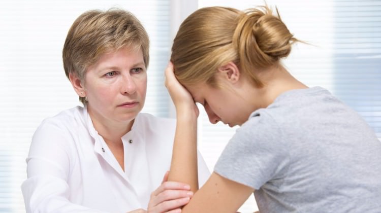 Menopoz nedir? Yaşı kaçtır? Menopoz dönemi etkileri, belirtileri nelerdir?