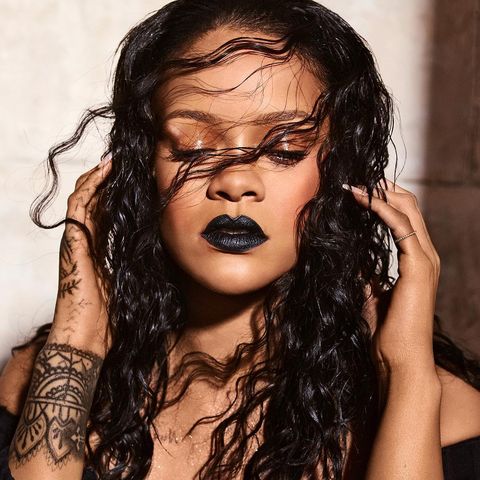 Rihanna'dan hamilelik iddialarını bitirecek video