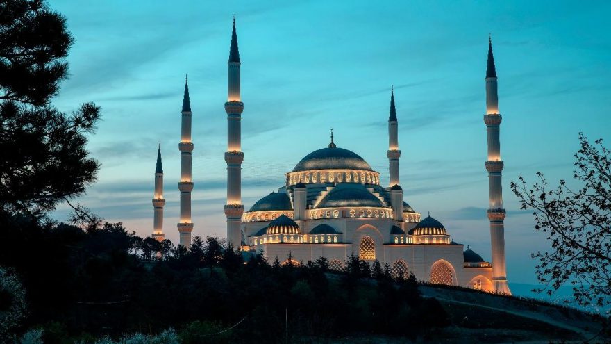 Cuma Namazı nasıl kılınır? Kaç rekattır? Nasıl niyet edilir? Cuma namazı saat kaçta?