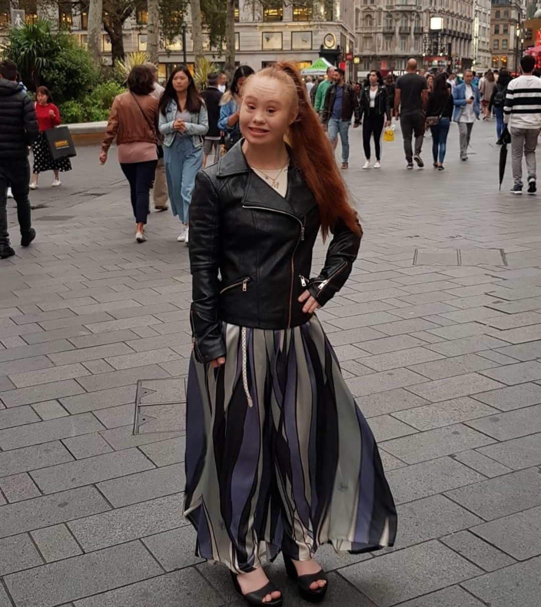 Dünyanın ilk down sendromlu modeli 