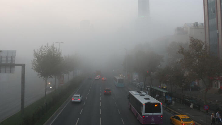 İstanbul'daki sis deniz ve kara trafiğini olumsuz etkiledi