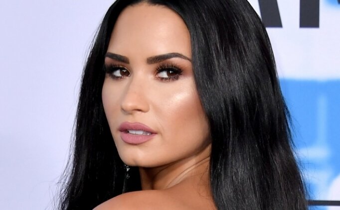 Ünlü şarkıcı Demi Lovato'nun Snapchat fotoğrafları hacklendi