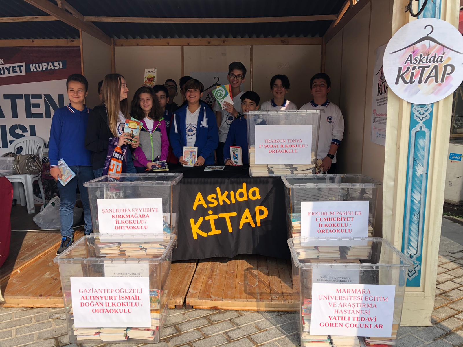 Pendik'te kitap bağışına ''Askıda Kitap'' kampanyasıyla büyük destek