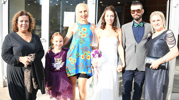 Zeynep Casalini kızı Ceren'i evlendirdi, Türkan Şoray nikah şahidi oldu