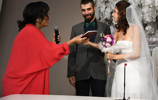 Zeynep Casalini kızı Ceren'i evlendirdi, Türkan Şoray nikah şahidi oldu