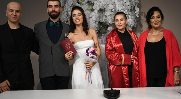 Zeynep Casalini kızı Ceren'i evlendirdi, Türkan Şoray nikah şahidi oldu
