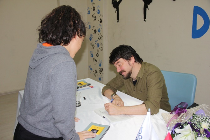 Pendik Doğru Cevap Anadolu Lisesi ünlü yazar Hakan Bıçakçı’yı ağırladı