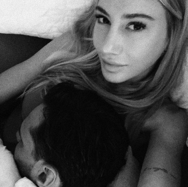 Sevgilisiyle samimi pozlar veren Şeyma Subaşı'nın annesinden uyarı