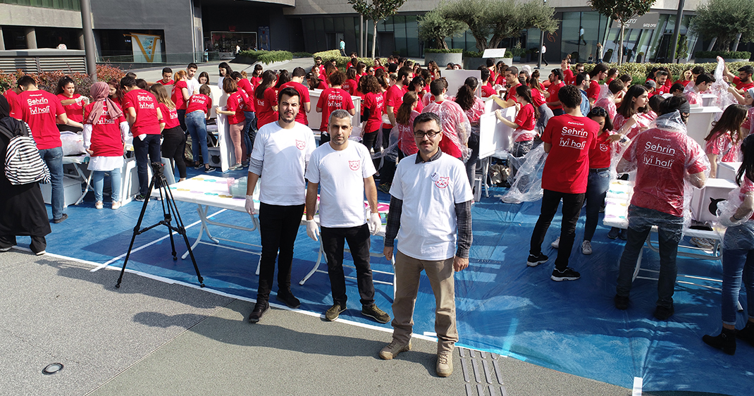 Üsküdar Belediyesi sokak hayvanlarını barınak sahibi yapıyor