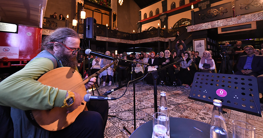 Üsküdar'da "Ustalardan Sesler" programı kapsamında türkü şöleni yaşandı