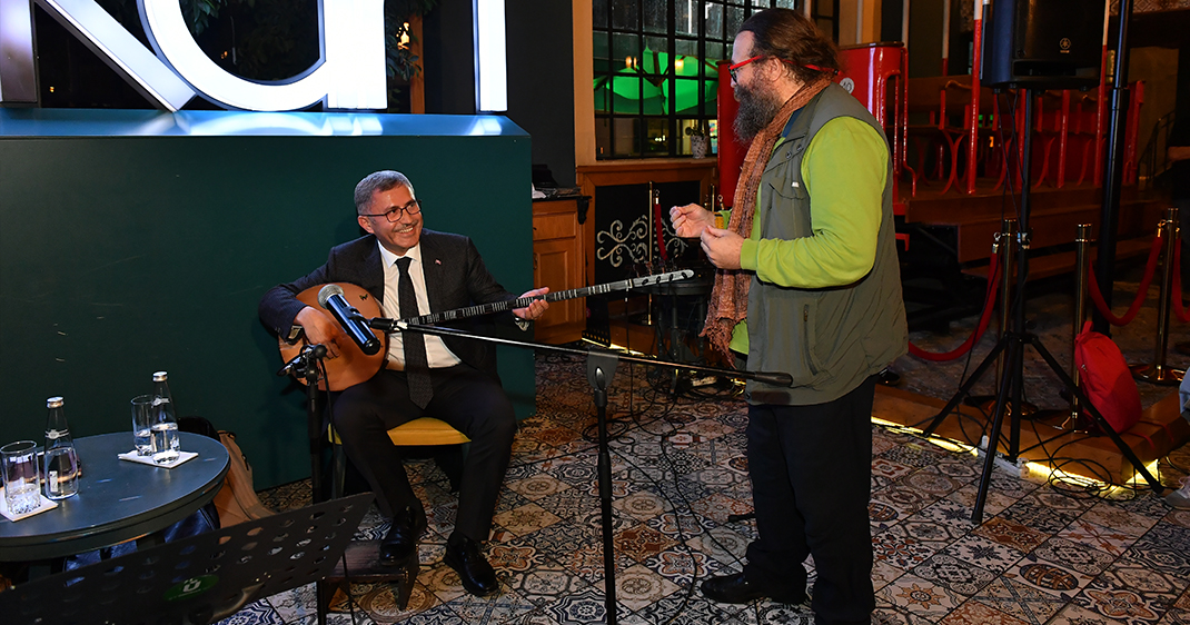 Üsküdar'da "Ustalardan Sesler" programı kapsamında türkü şöleni yaşandı