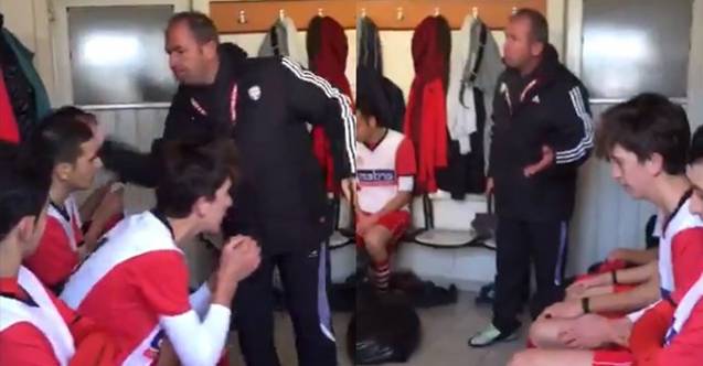 Büyük skandal! Soyunma odasında futbolcularını dövdü
