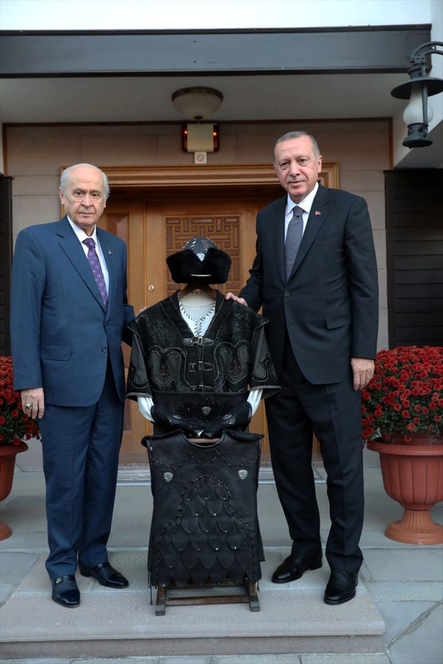 MHP Lideri Bahçeli'nin Erdoğan'a hediyesinin sırrı ortaya çıktı!