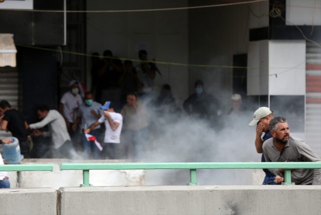 Protestolar tekrar başladı ! Polis biber gazıyla müdahale etti