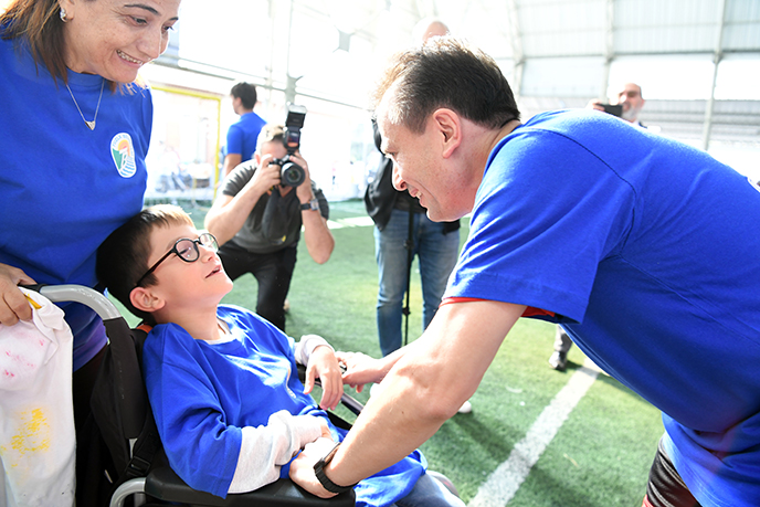 Tuzla'da engel tanımayan çocuklar yeşil sahaların tozunu attırdı