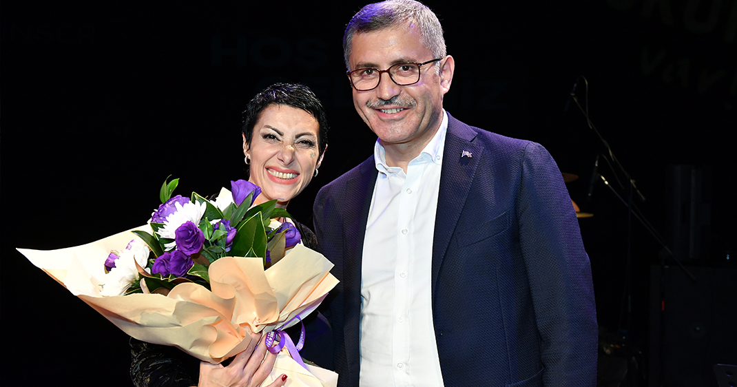 Üsküdar'da Gülay konseri dinleyenleri büyüledi