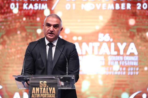 Antalya Altın Portakal'da şıklık yarışı yaşandı ve ilk ödüller sahiplerine ulaştı