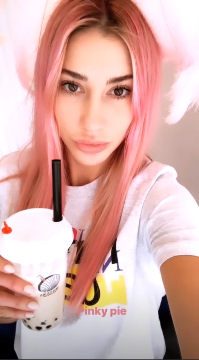 Şeyma Subaşı imaj değişikliğine giderek saçlarını pembeye boyattı