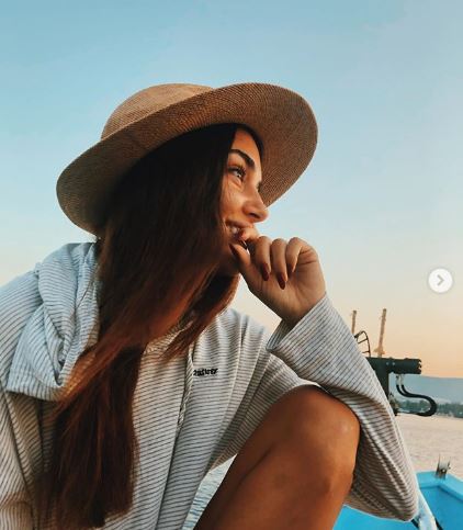 Hande Erçel'in annesine yazdığı duygusal yazı takipçilerini hüzünlendirdi