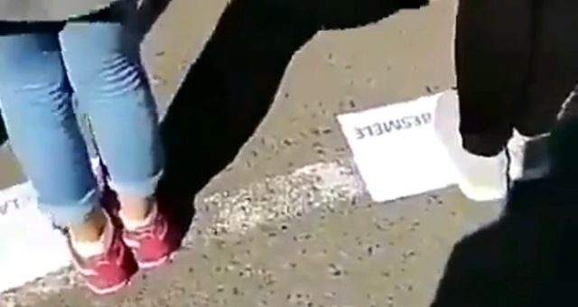 İstanbul Çekmeköy'de skandal: Öğrenciler "besmele", "peygamber" yazan kağıtlara bastırıldı