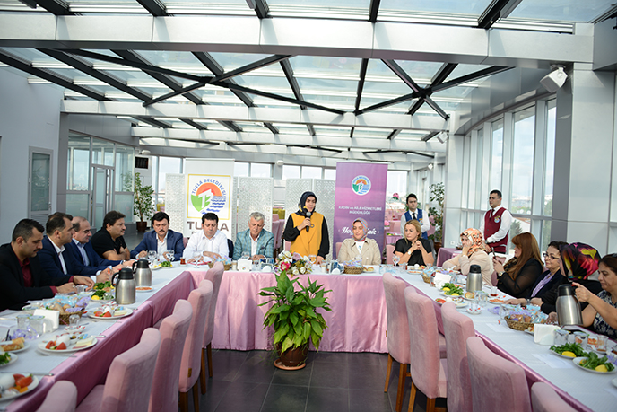 Tuzla'da sivil toplum örgütlerinin kadın temsilcileri projelerini anlattı