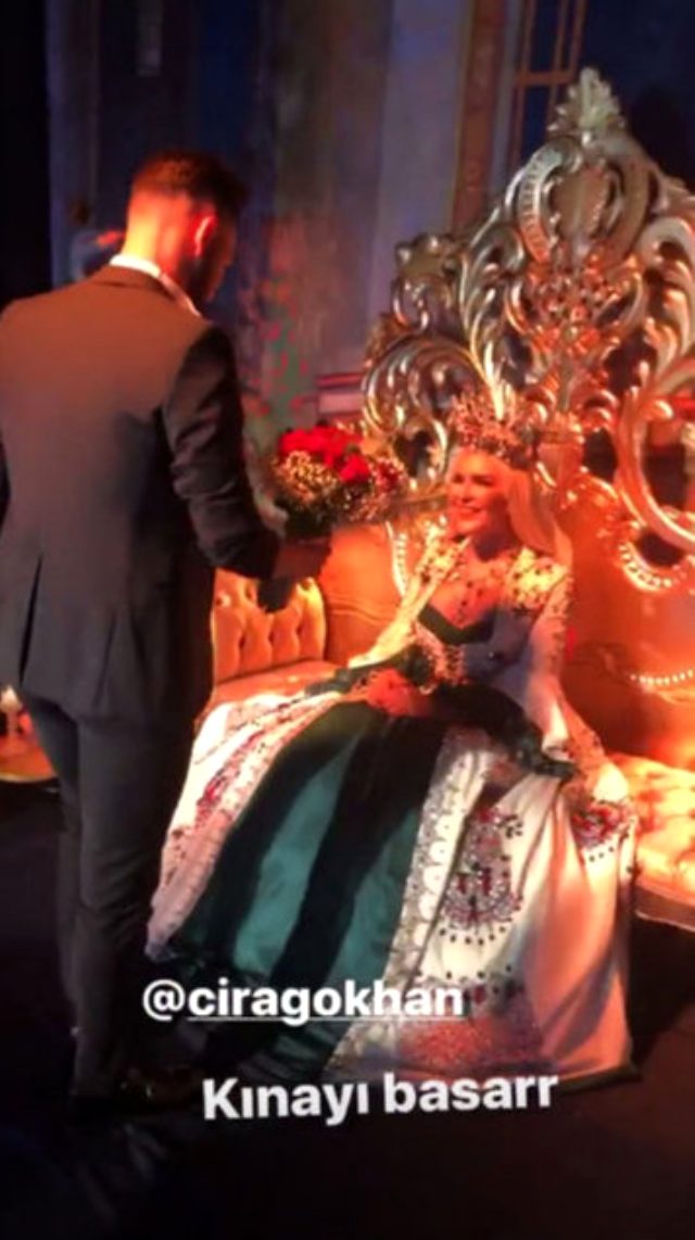 Selin Ciğerci ve Gökhan Çıra'dan bekarlığa veda pozu