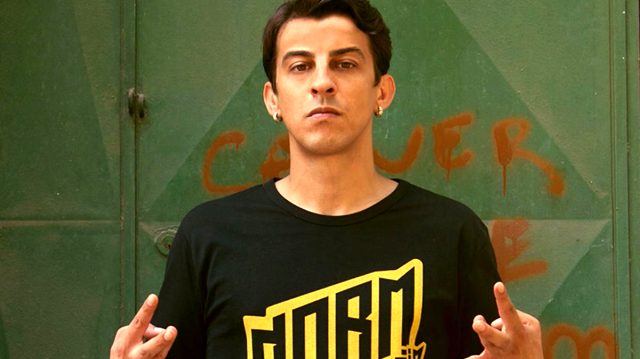 Polis tarafından durdurulan Norm Ender sebebini öğrenince renkler anlar yaşandı