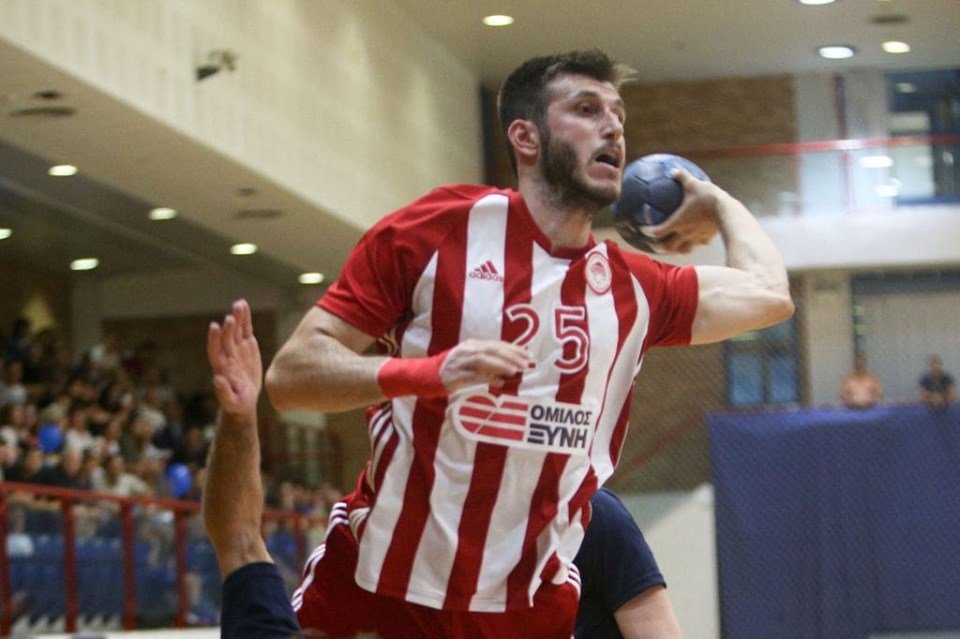 Asker selamı veren milli oyuncular kadro dışı!