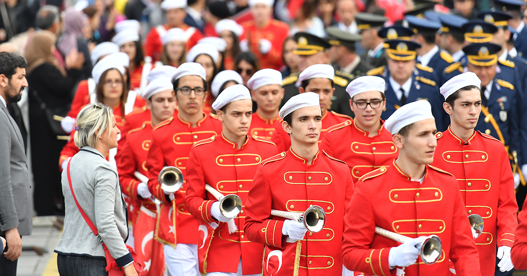 Dev Türk bayrağı Üsküdar'da dalgalandı