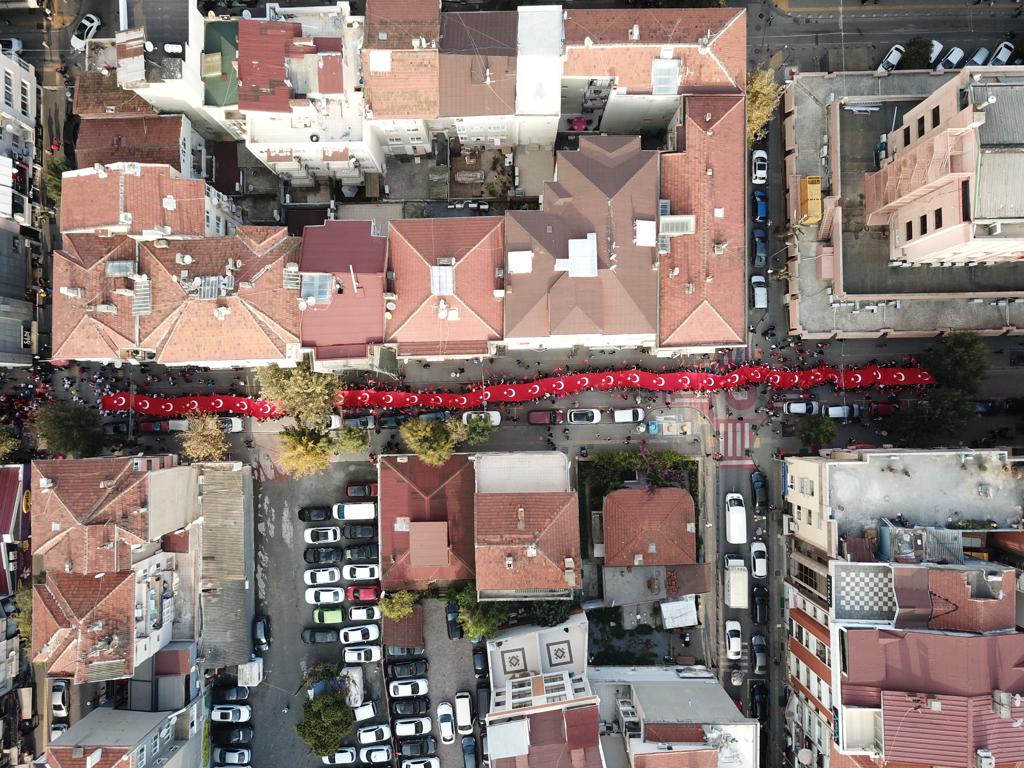 Pendik Ay Yıldızlı Bayrağa büründü