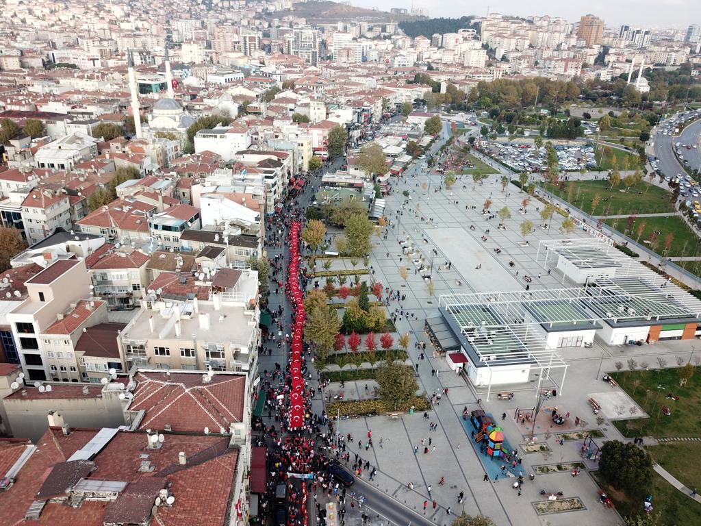 Pendik Ay Yıldızlı Bayrağa büründü