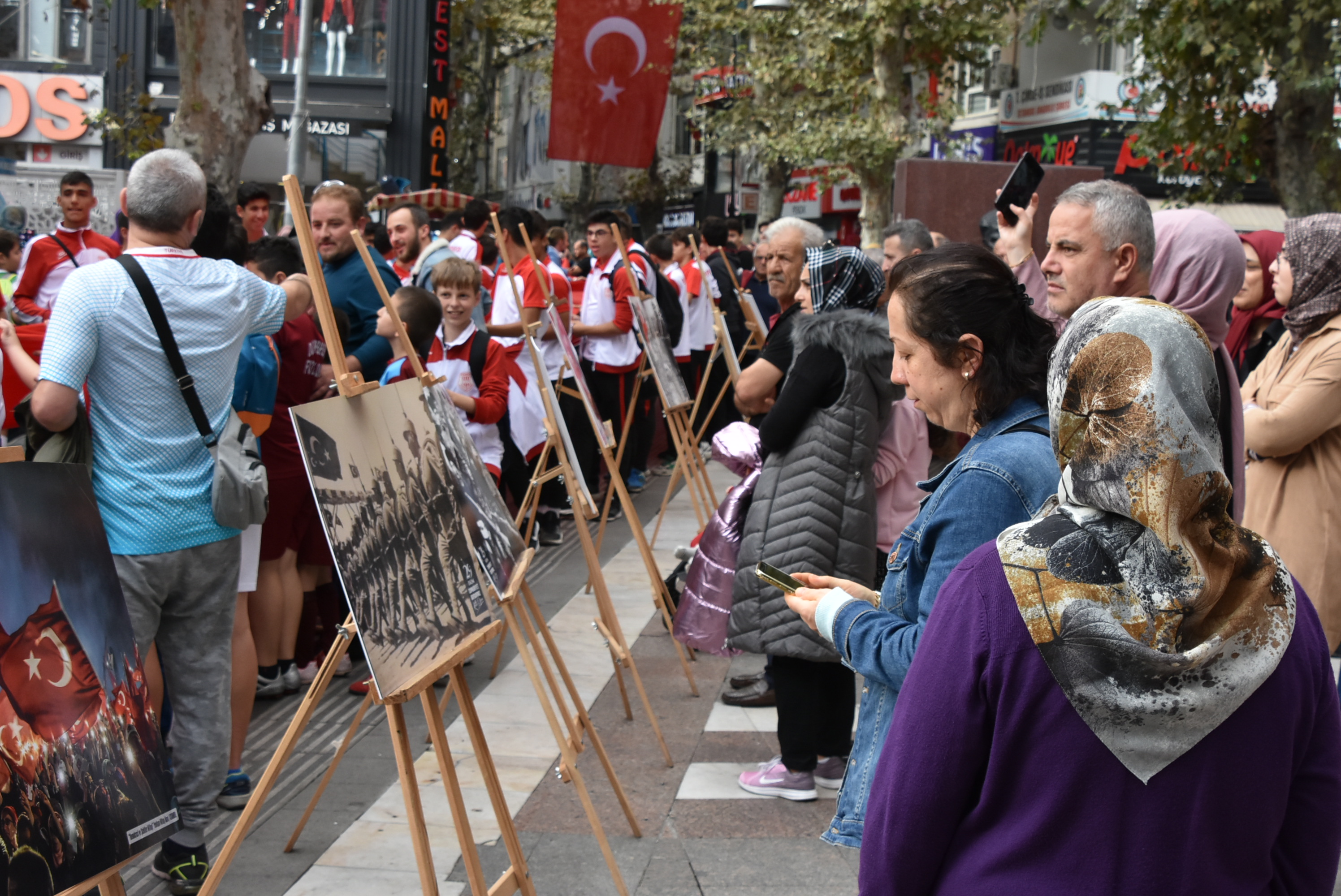 Pendik Ay Yıldızlı Bayrağa büründü