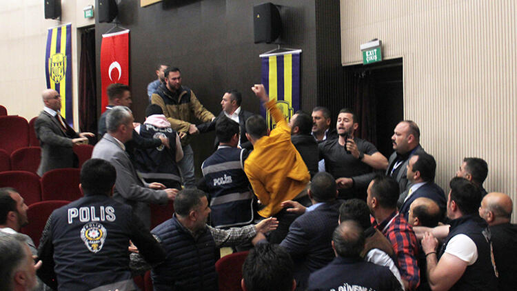 Ankaragücü genel kurulunda yumruklar havada uçuştu!