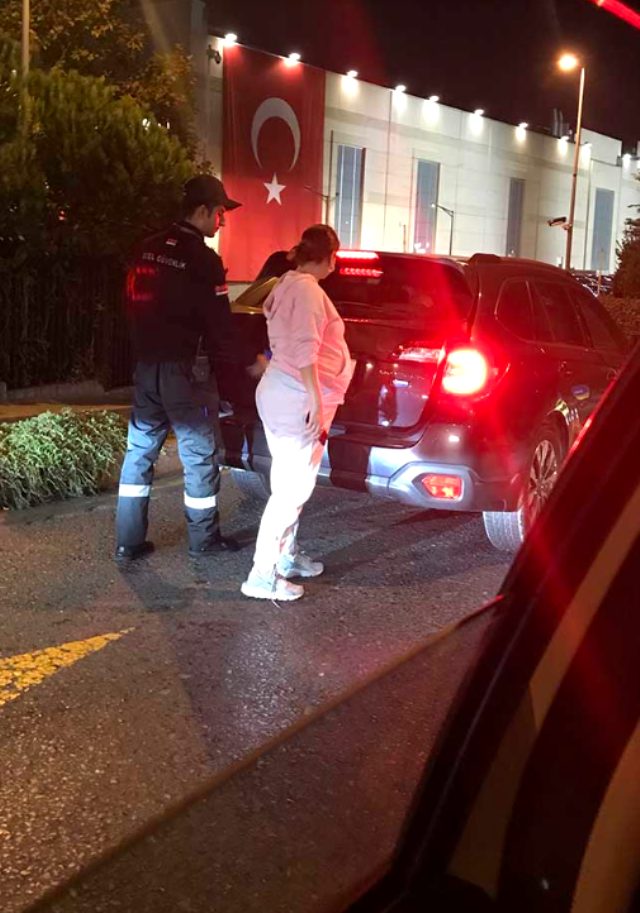 Doğumuna sayılı günler kalan Hazal Kaya muhabirlere sinirlendi